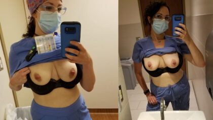 Doctora mostrando sus tetas y su coño en el hospital